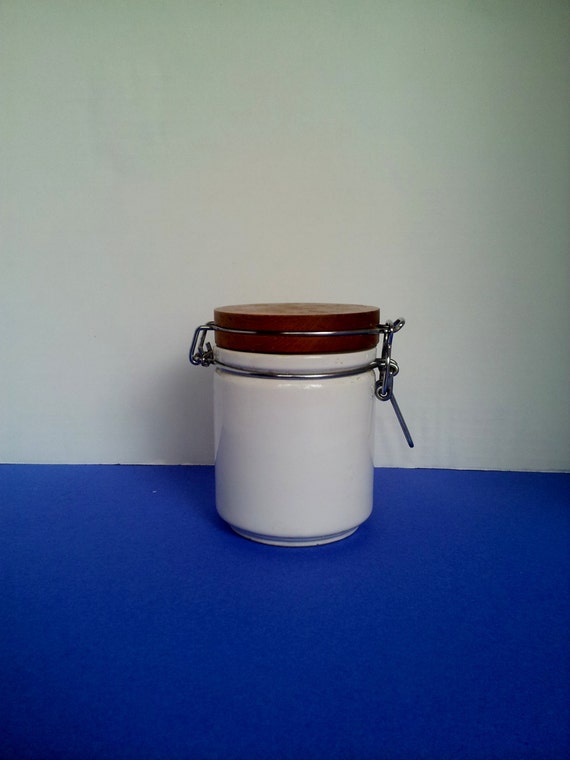 White ceramic jars with lids