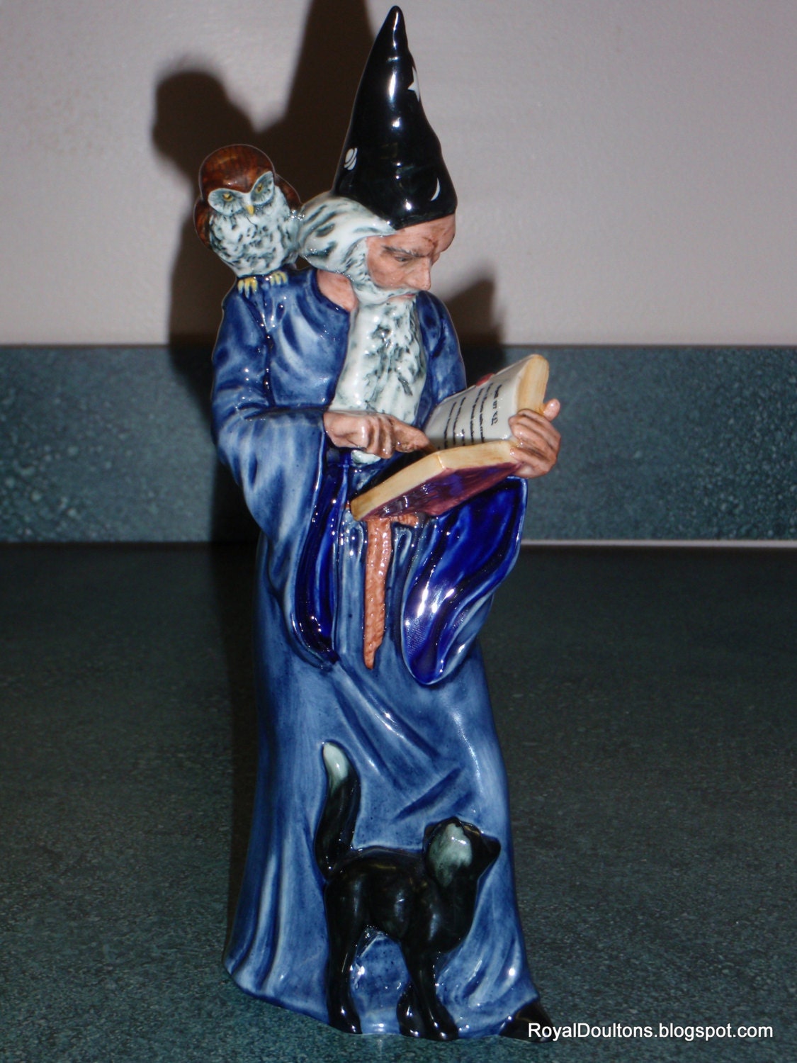 Royal Doulton The Wizard Figurine HN2877 With Owl Black Cat