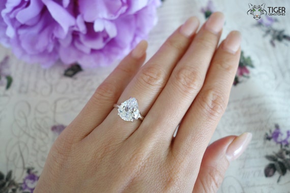 Pear engagement ring size