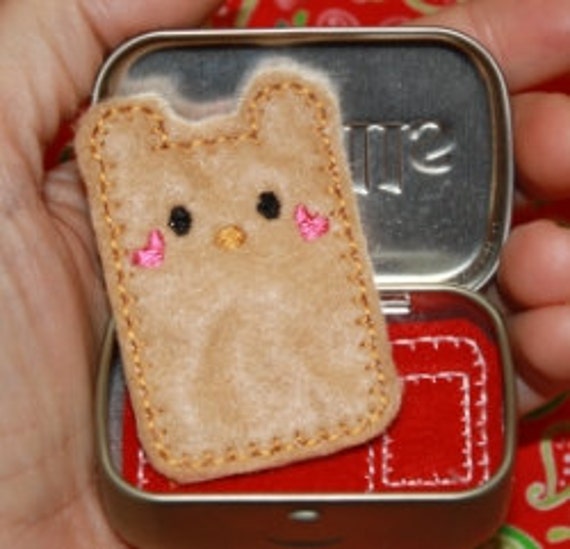 Teeny teddy in a tin embroidery machine design for the 4x4