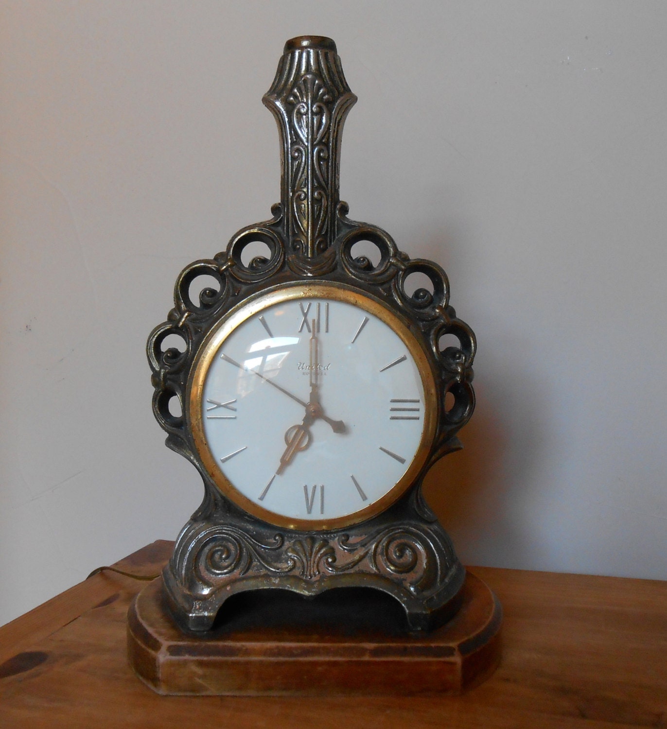 Clock United Clock Corporation of Brooklyn NY Model 902