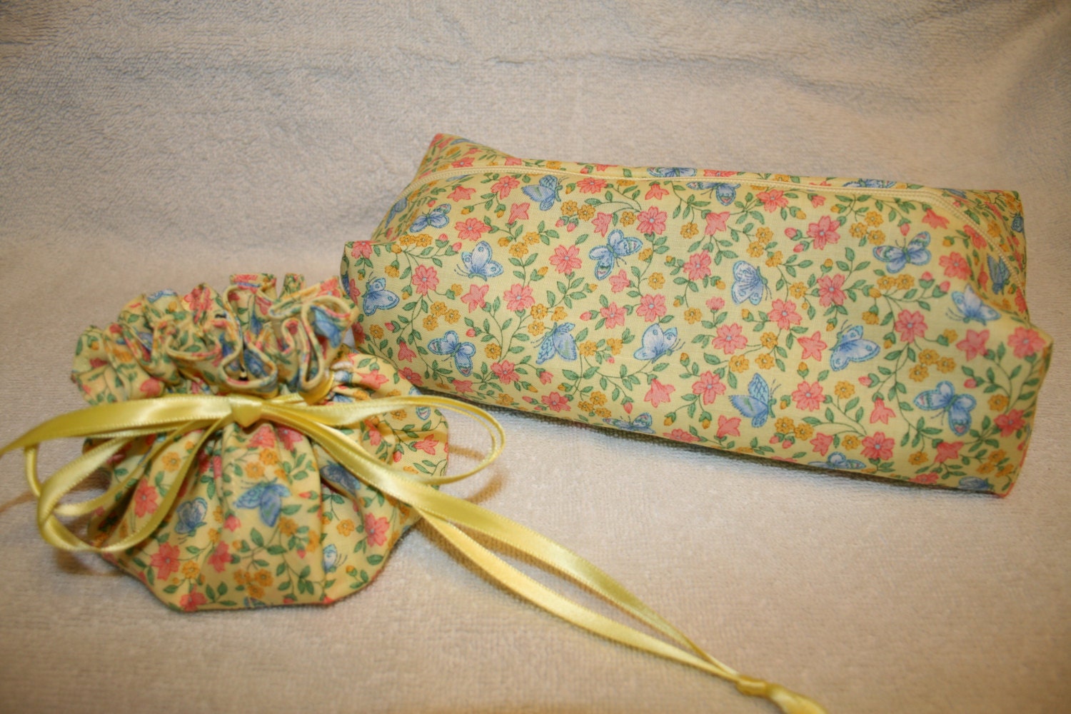 Makeup cosmetic and jewelry travel bag set. Yellow by MamaKikis