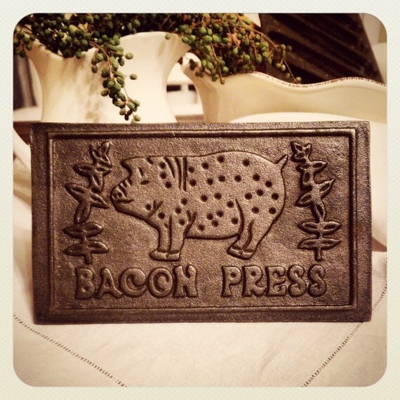 Vintage Cast Iron Pig Design Bacon Press by PickinWildflowersTN