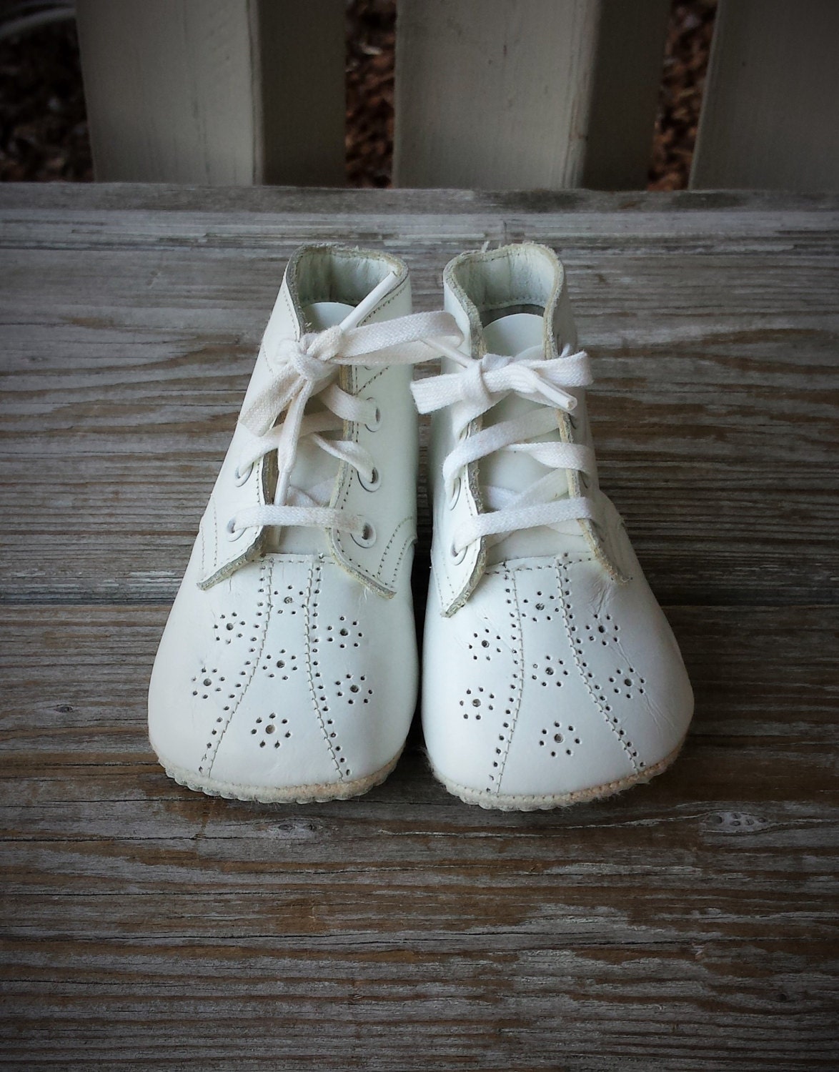 what stores sell converse chuck taylors