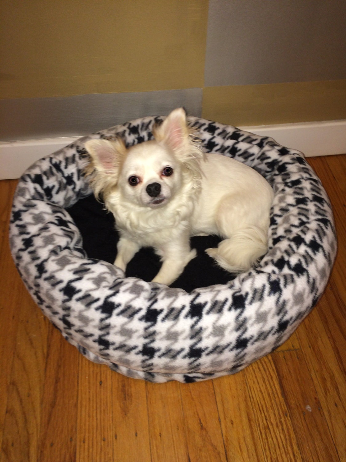 22 Round Pillow Dog bed in printed fleece. Special by AlexisJude