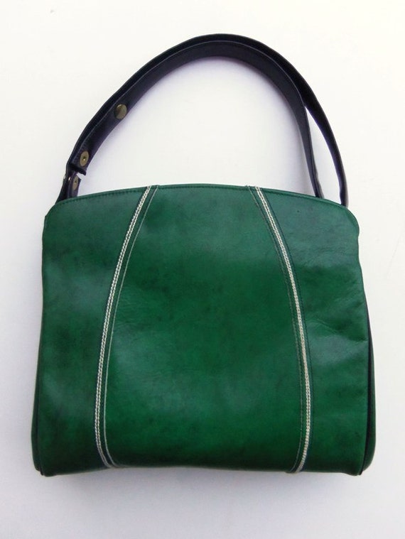 Vintage 70s Purse Handbag Shoulder Bag by HipFashionStylist