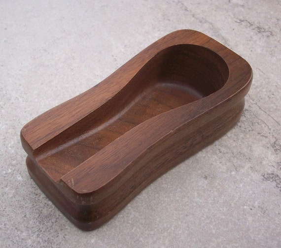 Walnut Pipe Rest by Decatur Industries Inc. by nenafayesattic