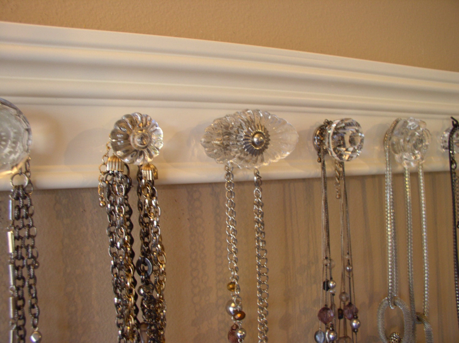 Beautiful Necklace organizer This wall jewelry hanger has 7