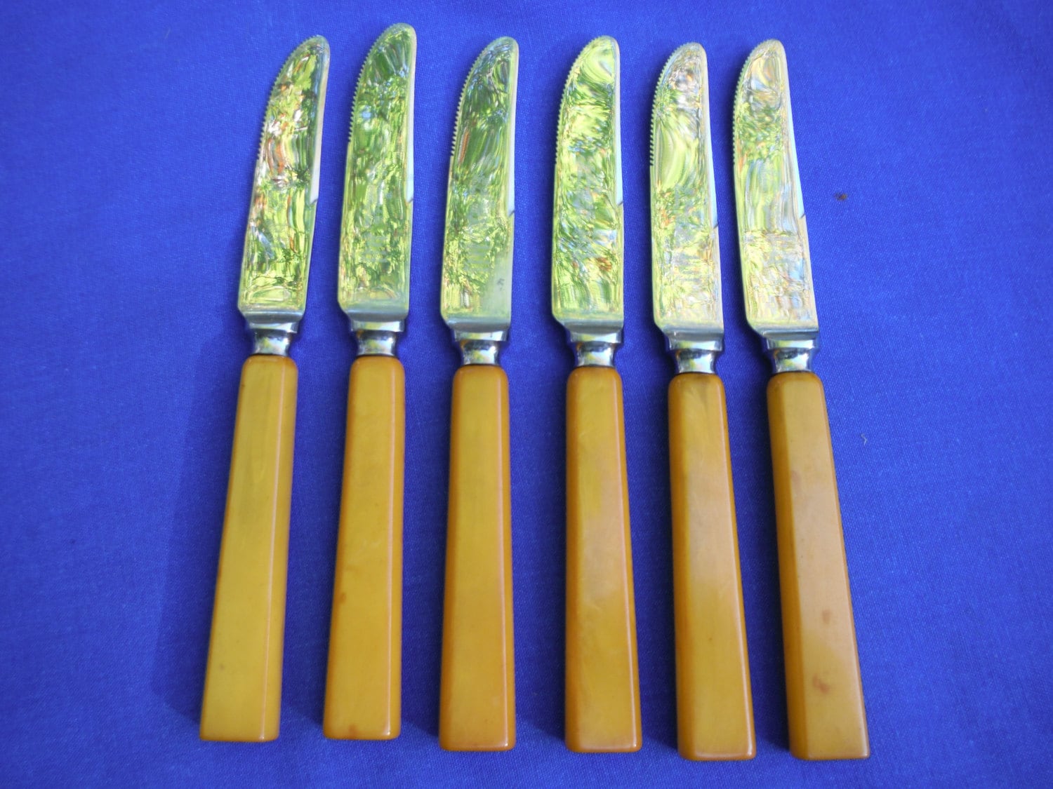 B. Thomas & Company dinner knives with Bakelite handles