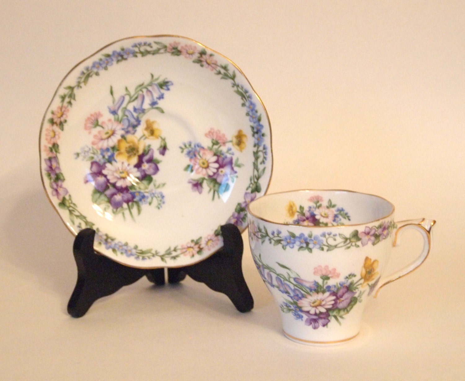 Vintage Roslyn Fine Bone China Teacup Garland by HouseofLucien