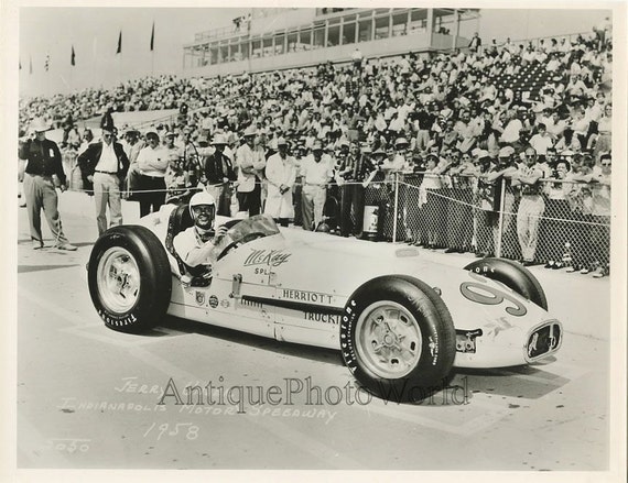 Jerry Unser Jr. racing champion driver in race car vintage