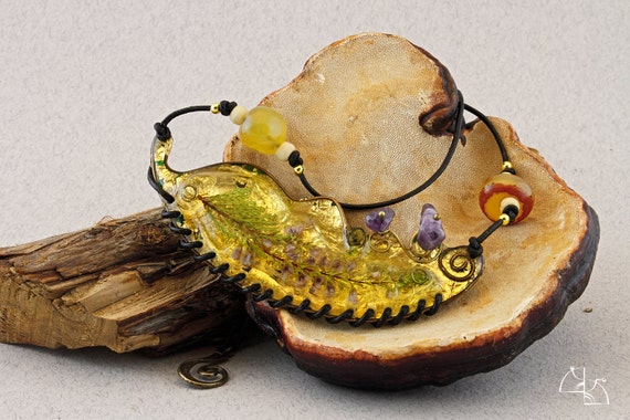 Heather honey. Golden necklace with dried flowers, gold, resin jewelry, amethyst, carnelian. Bright necklace.