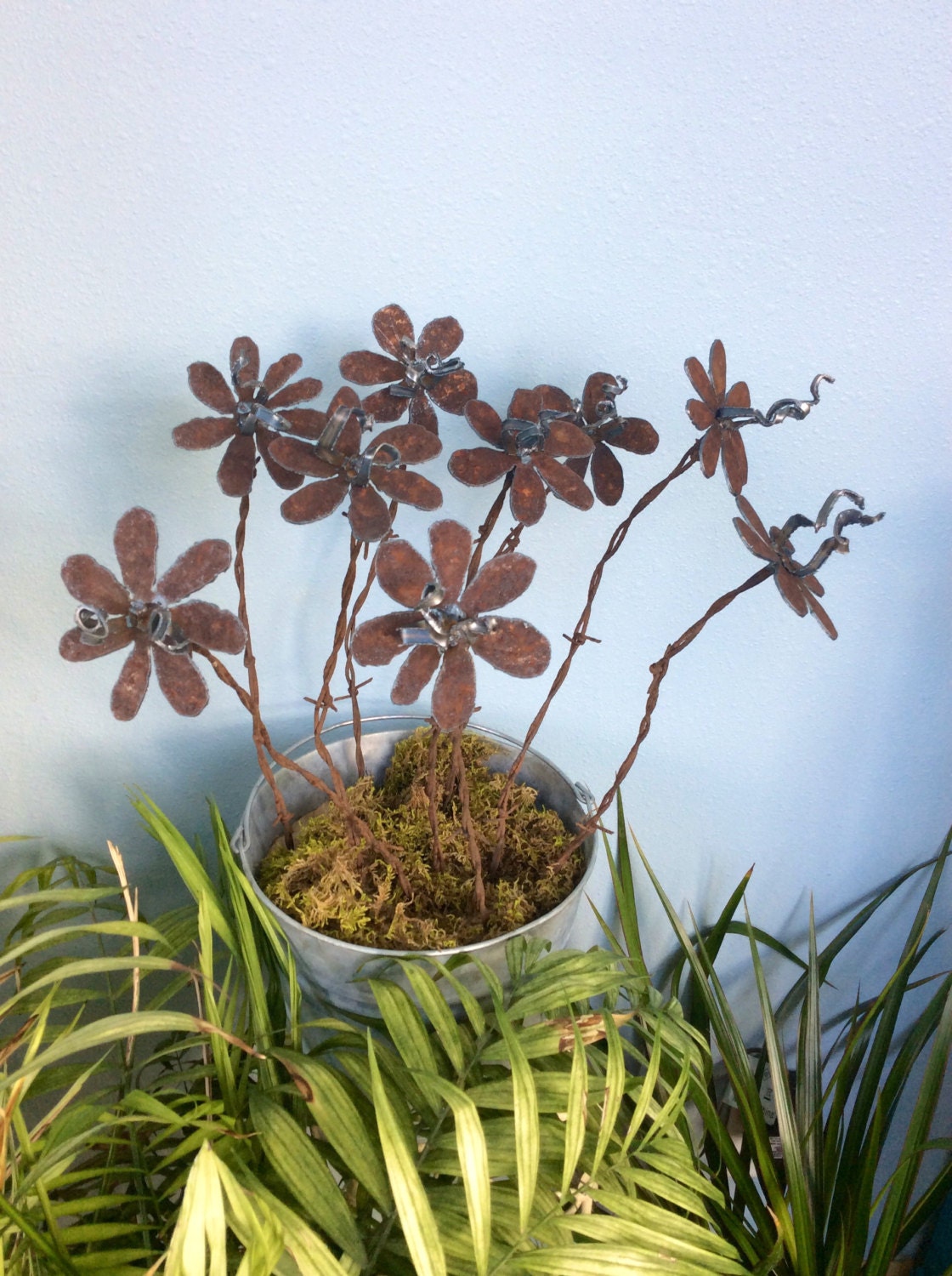 Rustic Vintage Barbed Wire Metal Garden Art Flowers SET OF