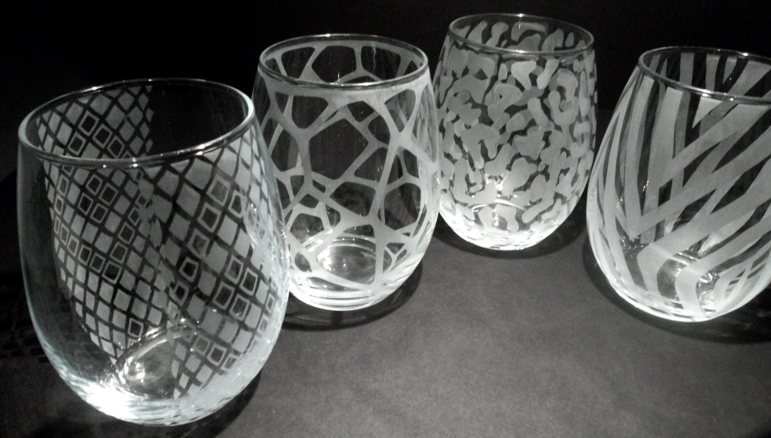Wine glasses hand etched with animal print. Stemless wine