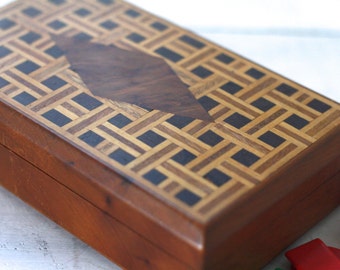 Französisch Vintage Holzkiste Spielchips. Token-Spiel. Token Baccara. Französische Intarsien Dose. Französisch-Box für Brettspiel. Jahrgang Gesellschaftsspiel.