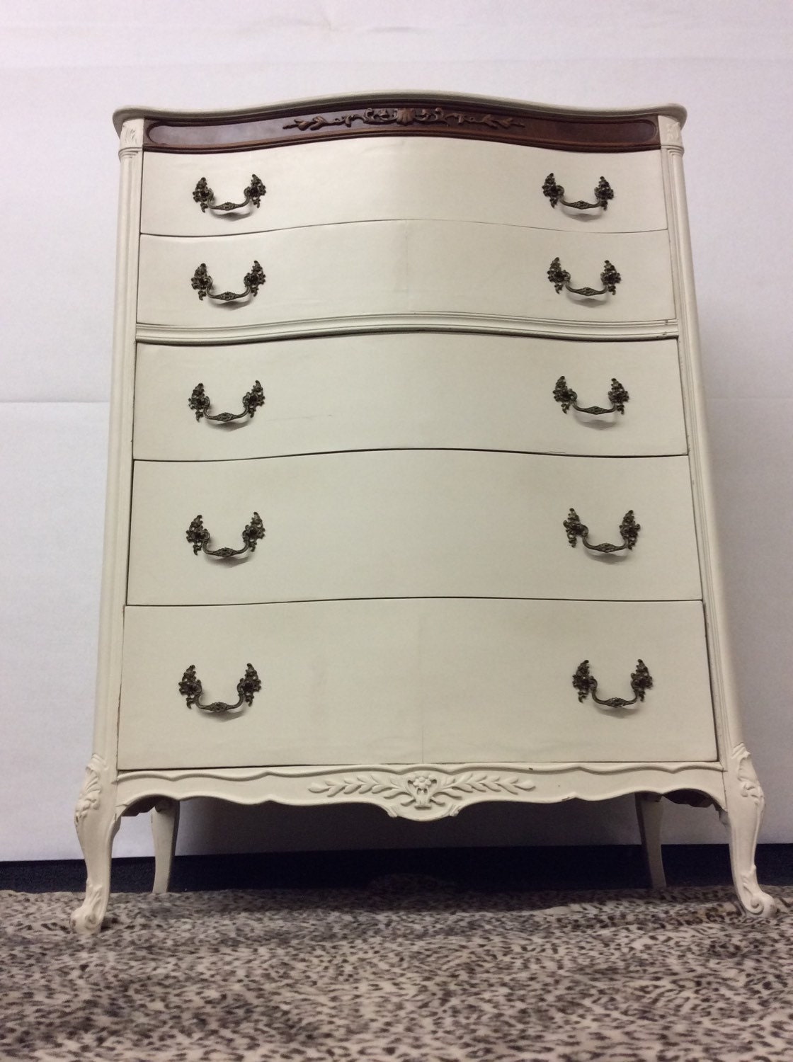 Vintage French provincial highboy/ chest of drawers / Dresser