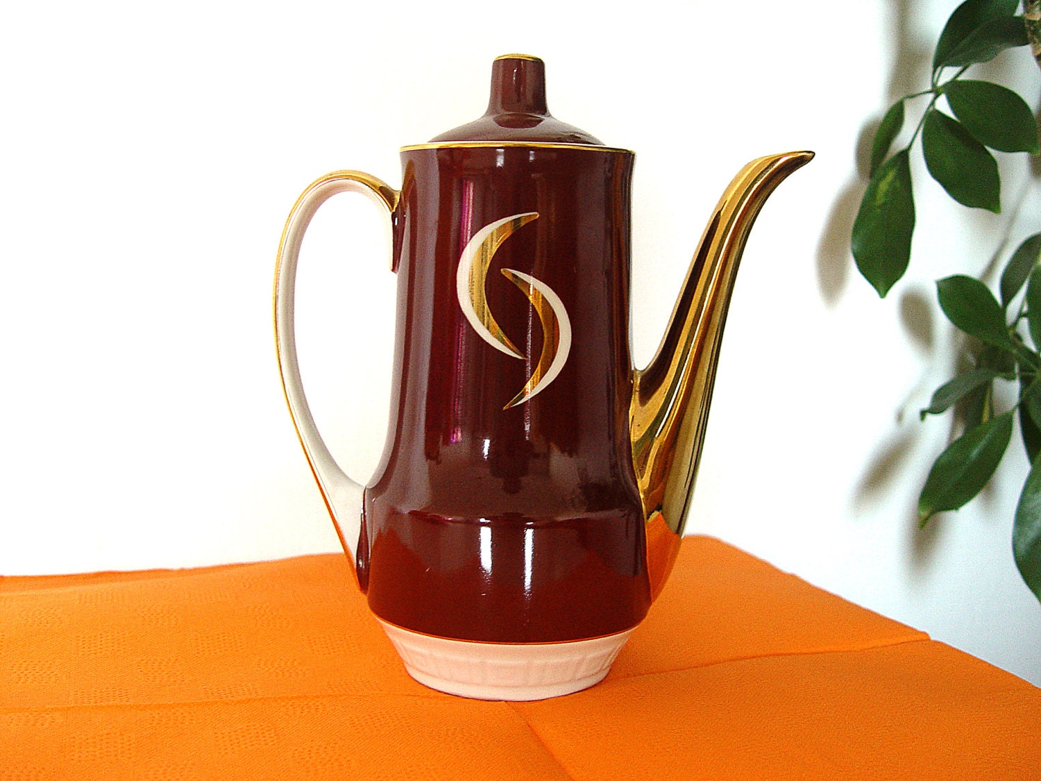 Large Vintage Coffee Pot. Haute Juice