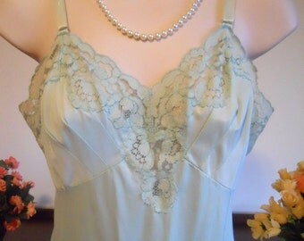 Vintage 1960's ~ Harvey Woods Full Slip~ Elegant Green Nylon Tricot ~ Lavish Lace ~ Pin Up Girl ~ VLV ~ Bombshell ~ Size 34