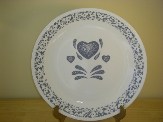 Corelle 'Blue Hearts' Dinner Plates 10-1/4 by CashmereStuff