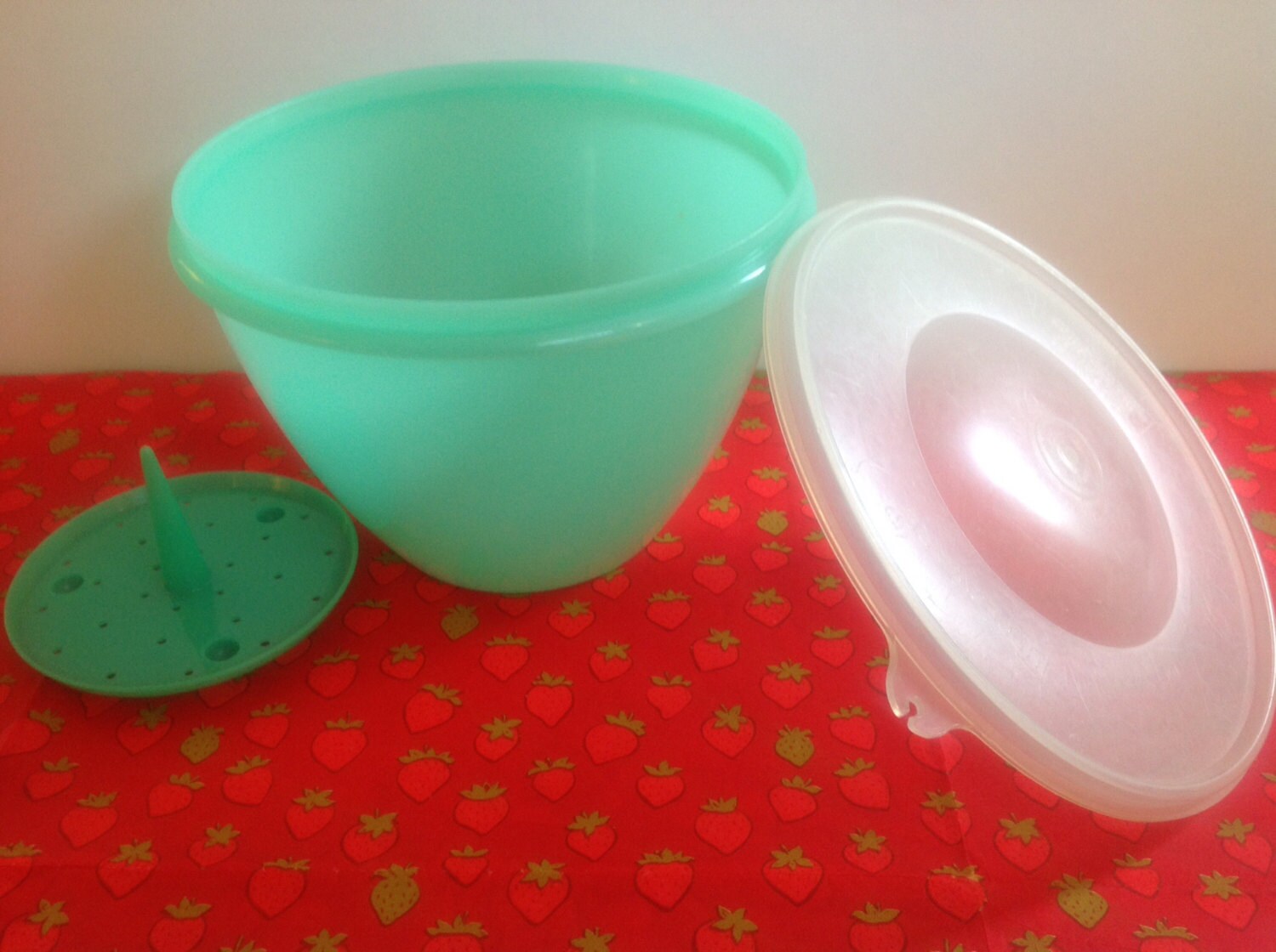Jadeite green Tupperware salad keeper lettuce keeper bowl