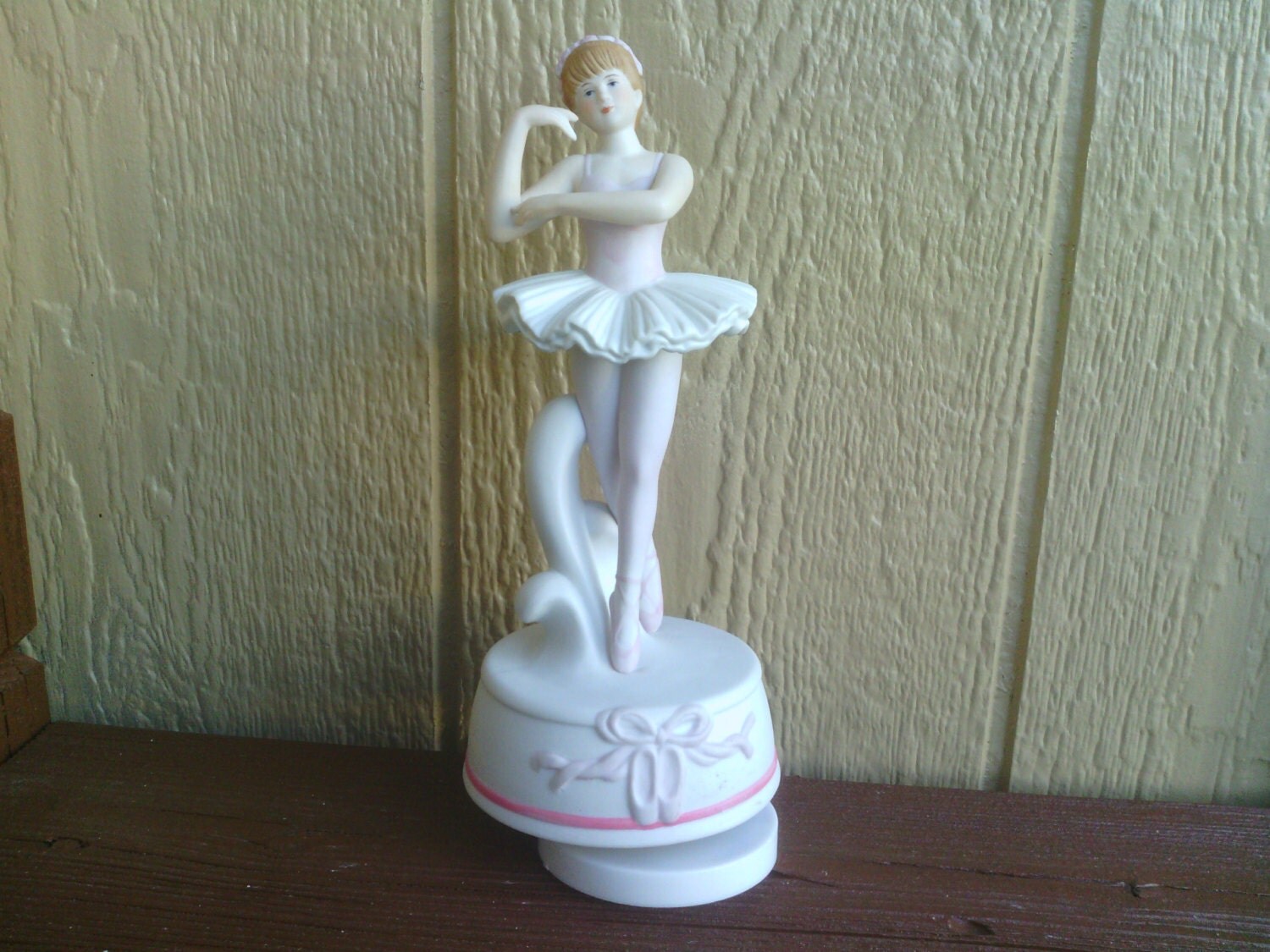 Charming Ballerina Musical figurine Schmid.