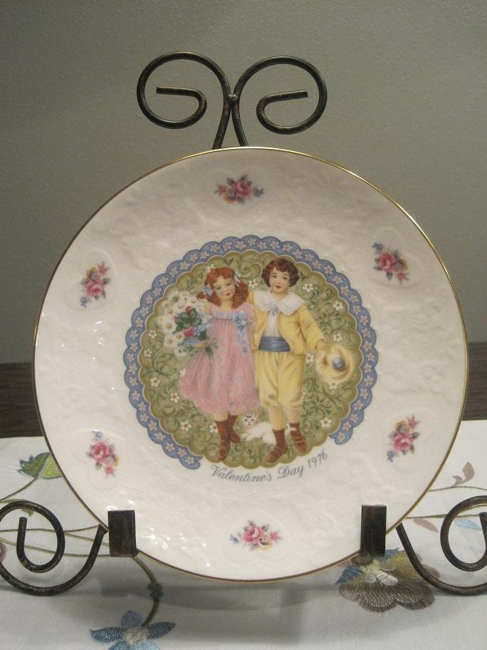 1976 Valentine’s Day Bone China Plate By Royal Doulton, Girl & Boy