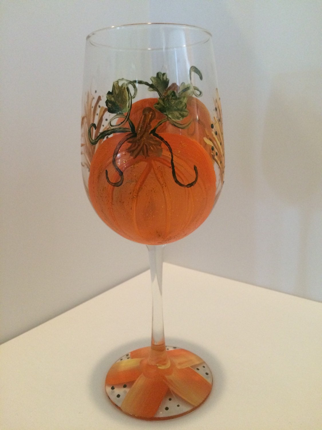 Pumpkin wine glasses bring the season to life. by WineBlossoms