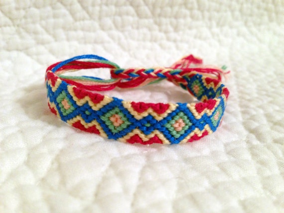 Items similar to Friendship Bracelet - Diamond Pattern on Etsy