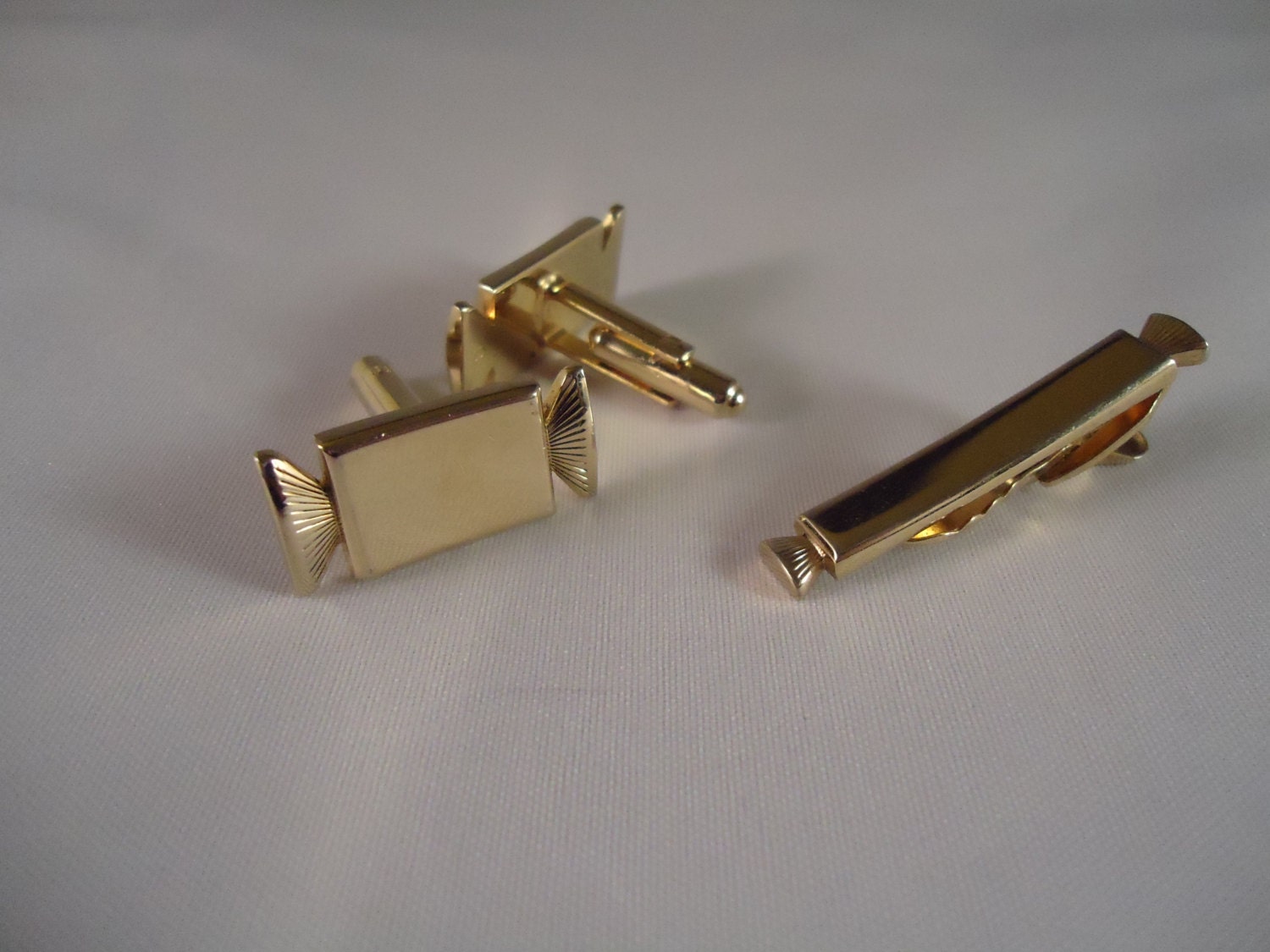 Vintage Hickok Cufflinks Tie Clip Gold Tone by Sarasvintageattic