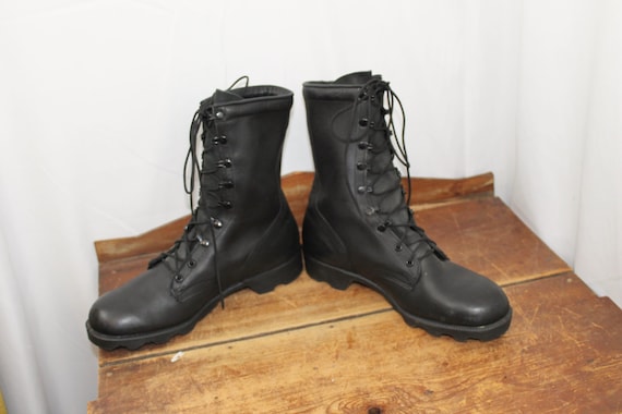 New Old Stock 90's Military Combat Boots. Size 10.5 R
