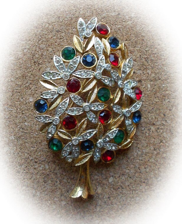 D27 Vintage Christmas Tree signed A1266