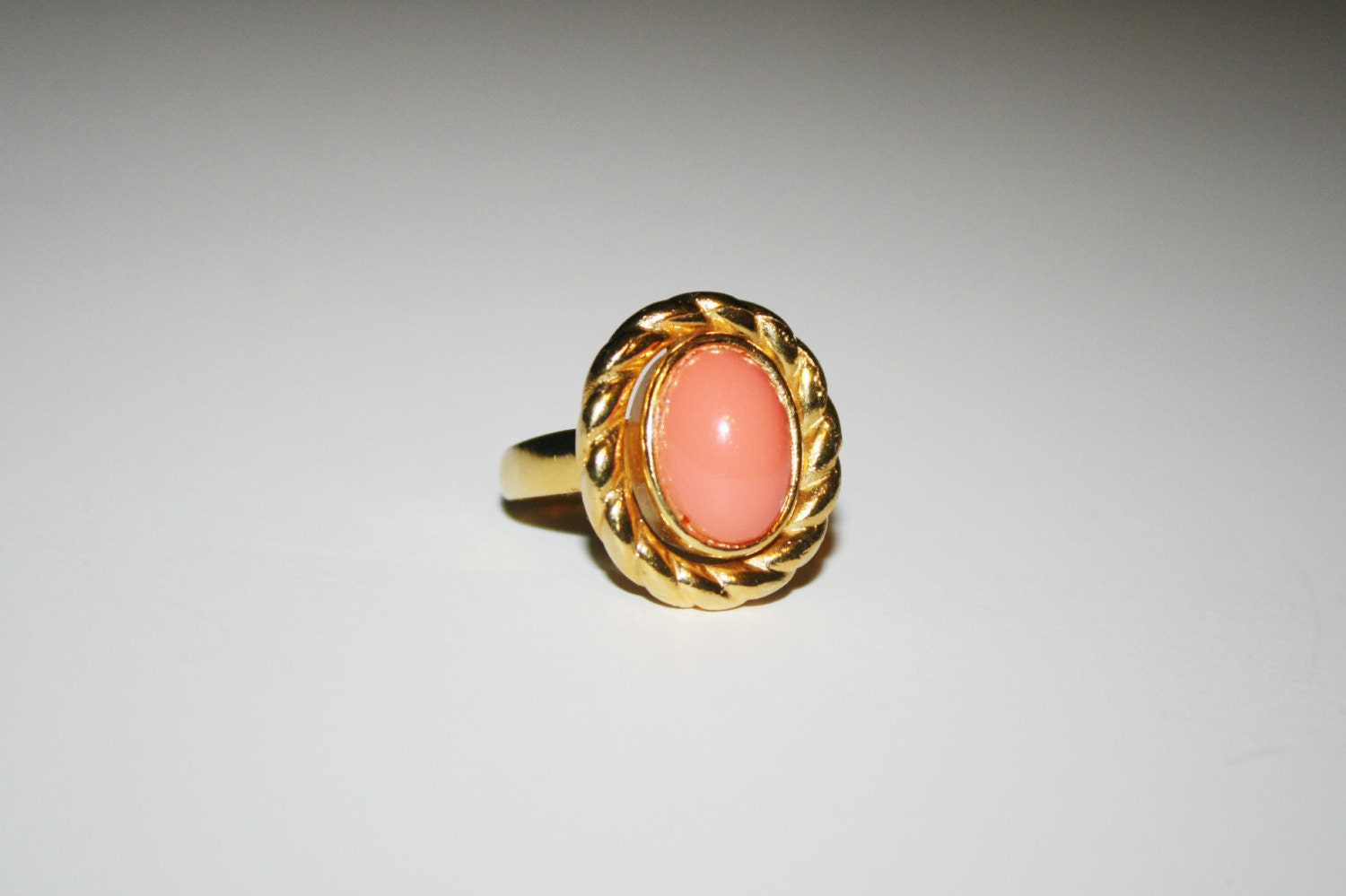 Size 6.5 Vintage Trifari gold tone ring with coral color stone center ...