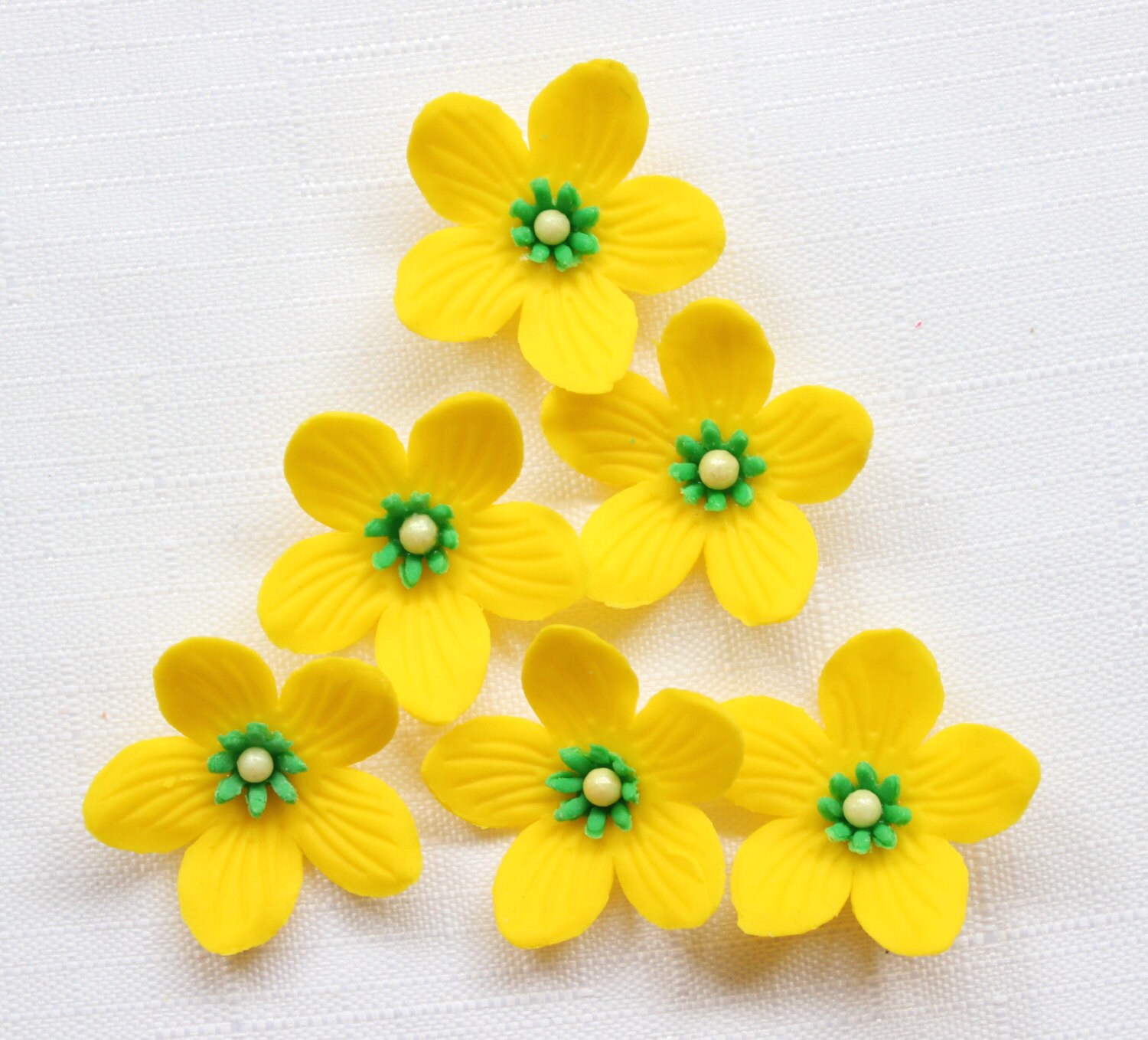 fondant flowers 36 Yellow Sorrel edible flowers Small