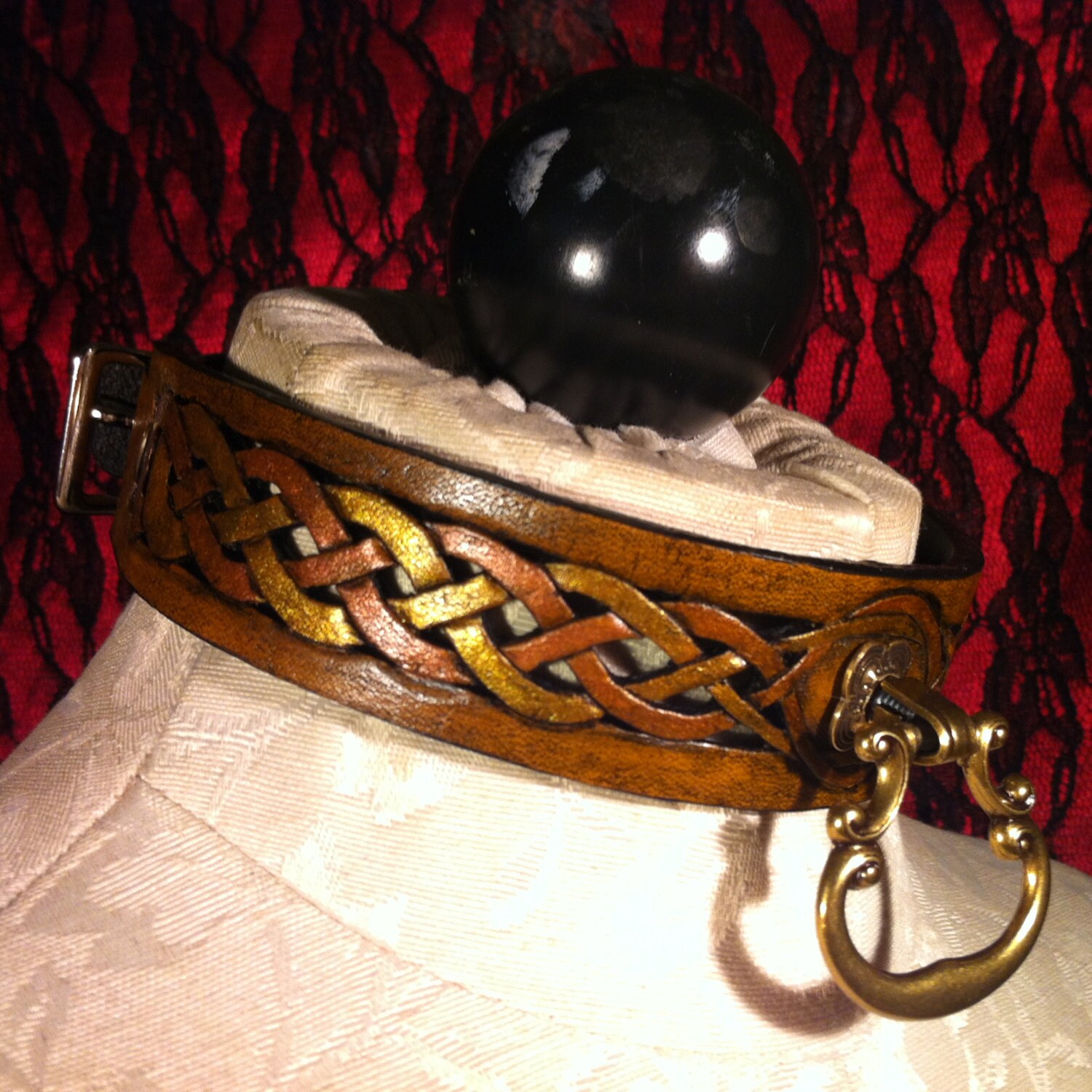 Leather locking collar Celtic The Ties That Bind