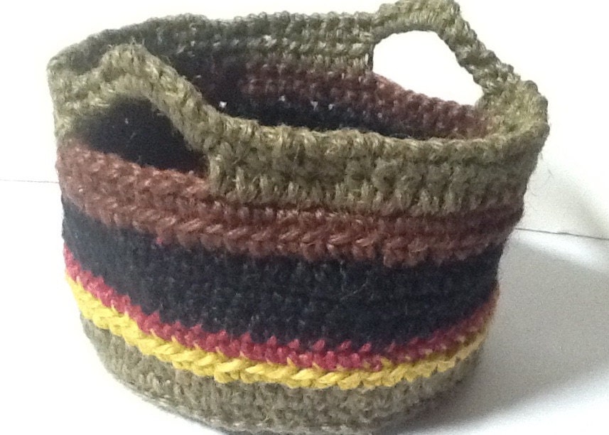 Crochet Jute twine basket striped with handles by KnotsAndNeedle