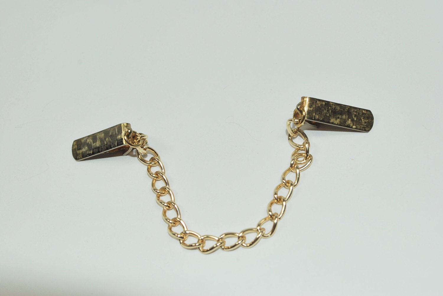 Vintage Sweater Chain Collar Clip Goldtone Textured Pattern