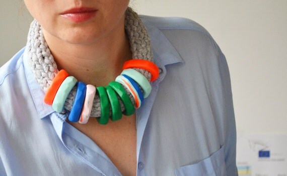 колье из трикотажной пряжи