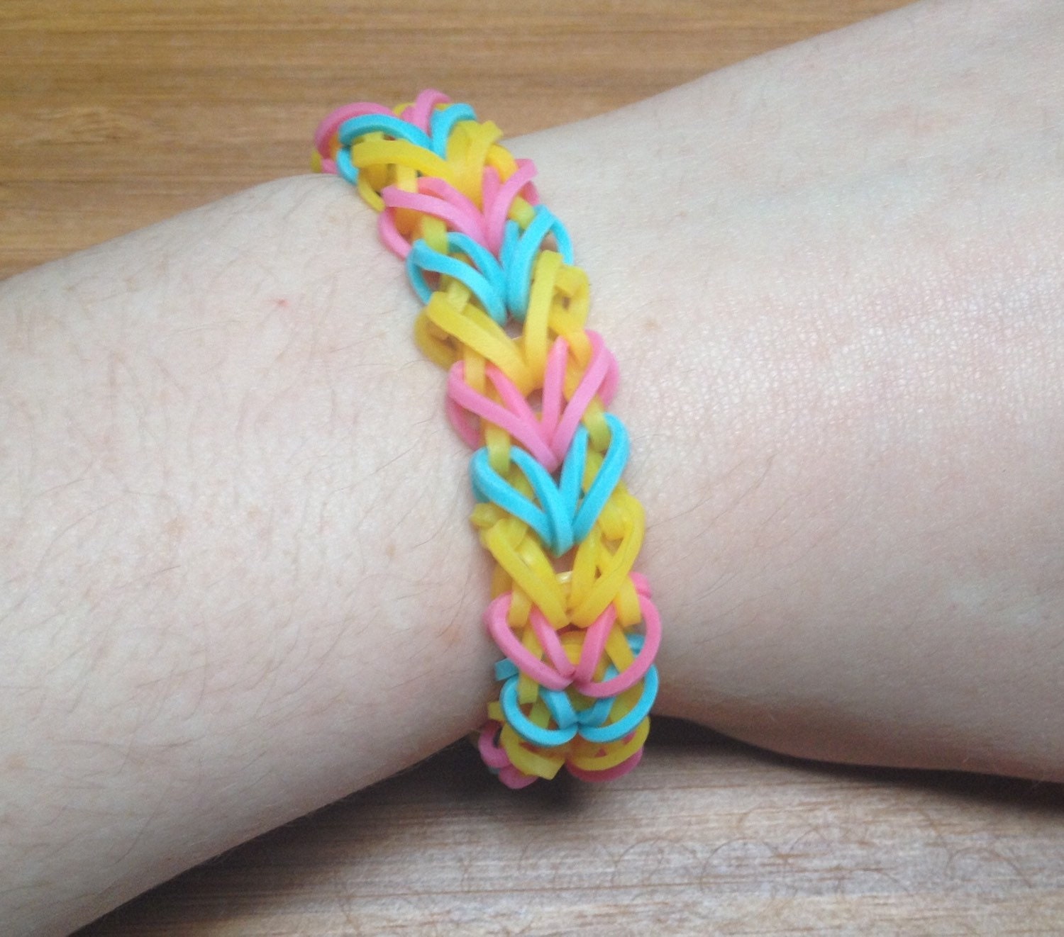 Pansexual pride bracelet / Arrow style rainbow loom by PrideLooms