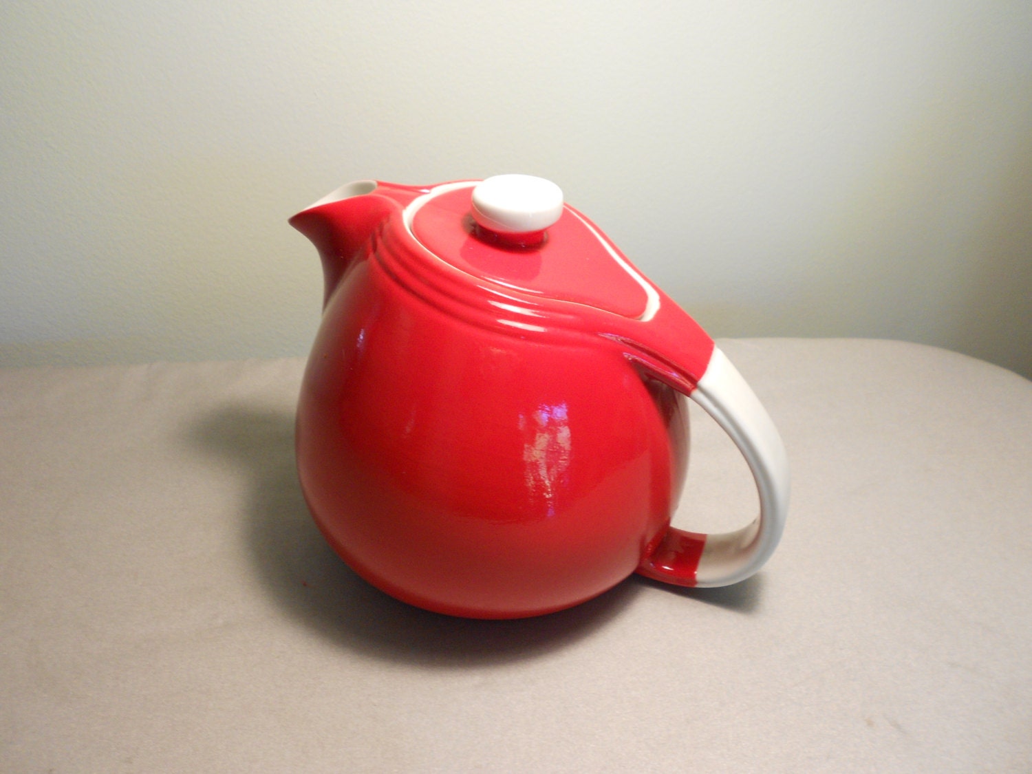 Hall China Pert SaniGrid Chinese Red and White Tea Pot Made in USA Mid