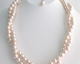 Blush Pink Pearl Necklace Twisted Pearl Necklace Baby Pink Pearl Necklace Bridesmaid Wedding Necklace Pale blush Pink Free Shipping USA