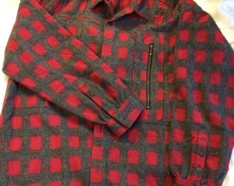 Vintage Large Size Red and Gray Windowpane Plaid Wool Camp Shirt Zippered Pocket Side Pouch 1940s No Moth Damage Beautifully Tailored