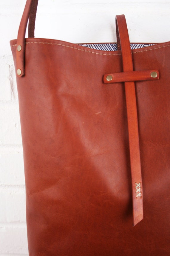 leather tote bag with compartments