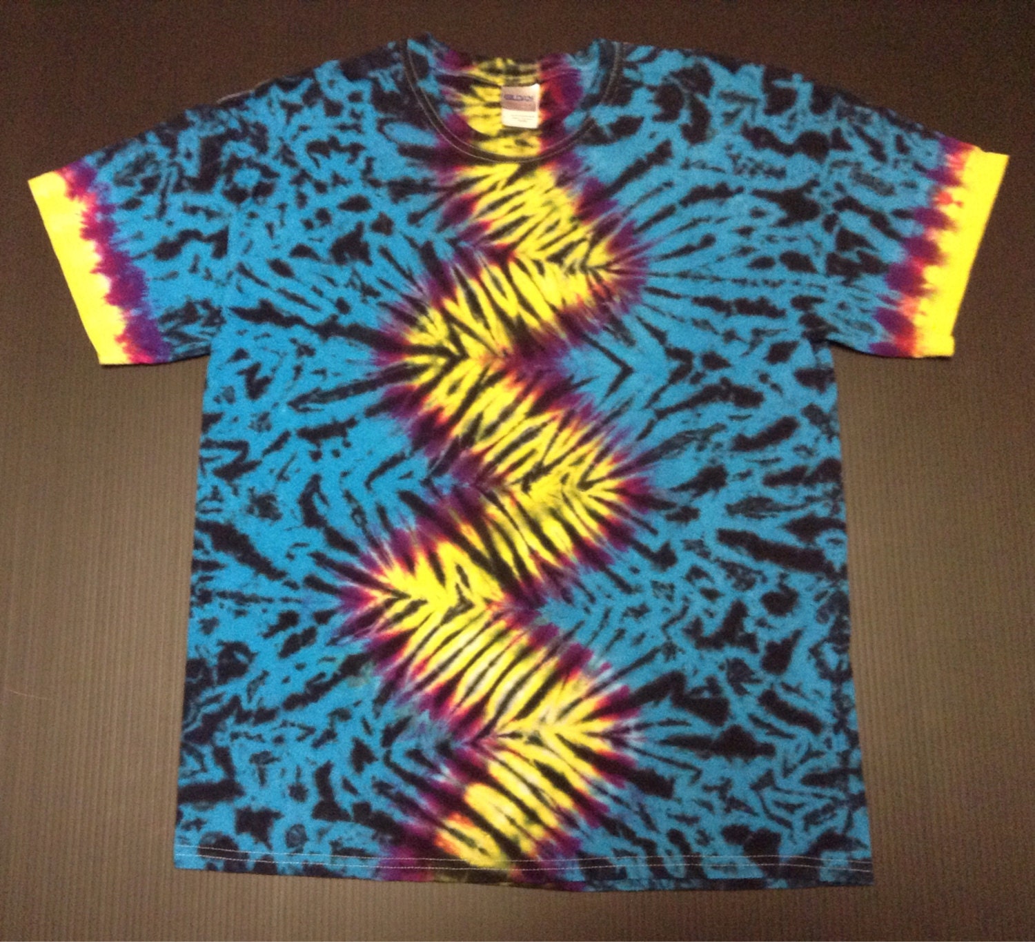 zig zag tie dye shirt
