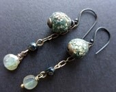 Sylph. Texture experiment crackle and shards polymer earrings with labradorite.