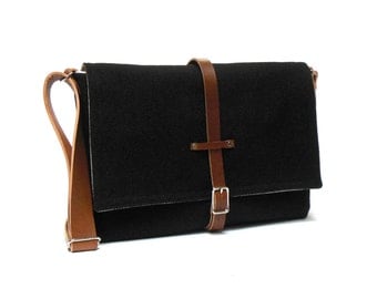 Laptop messenger bag - black