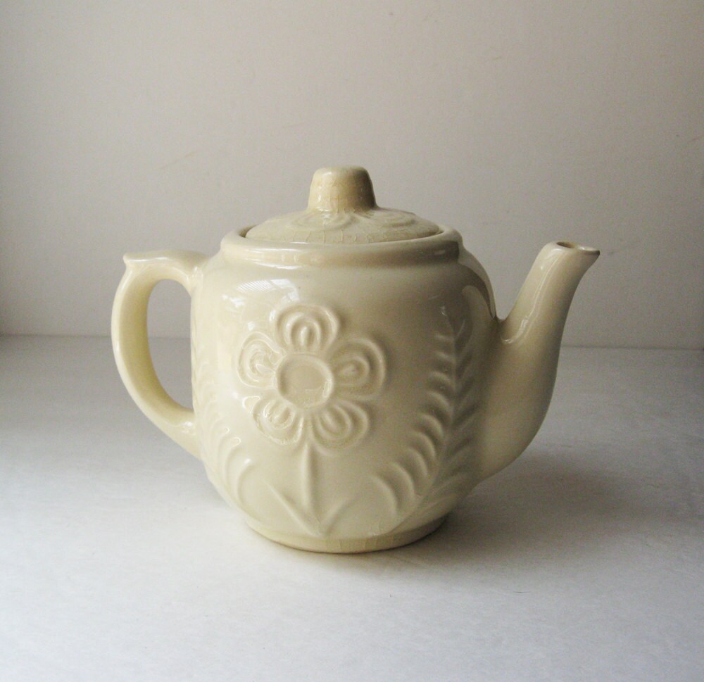 Vintage Teapot, USA pottery Haute Juice