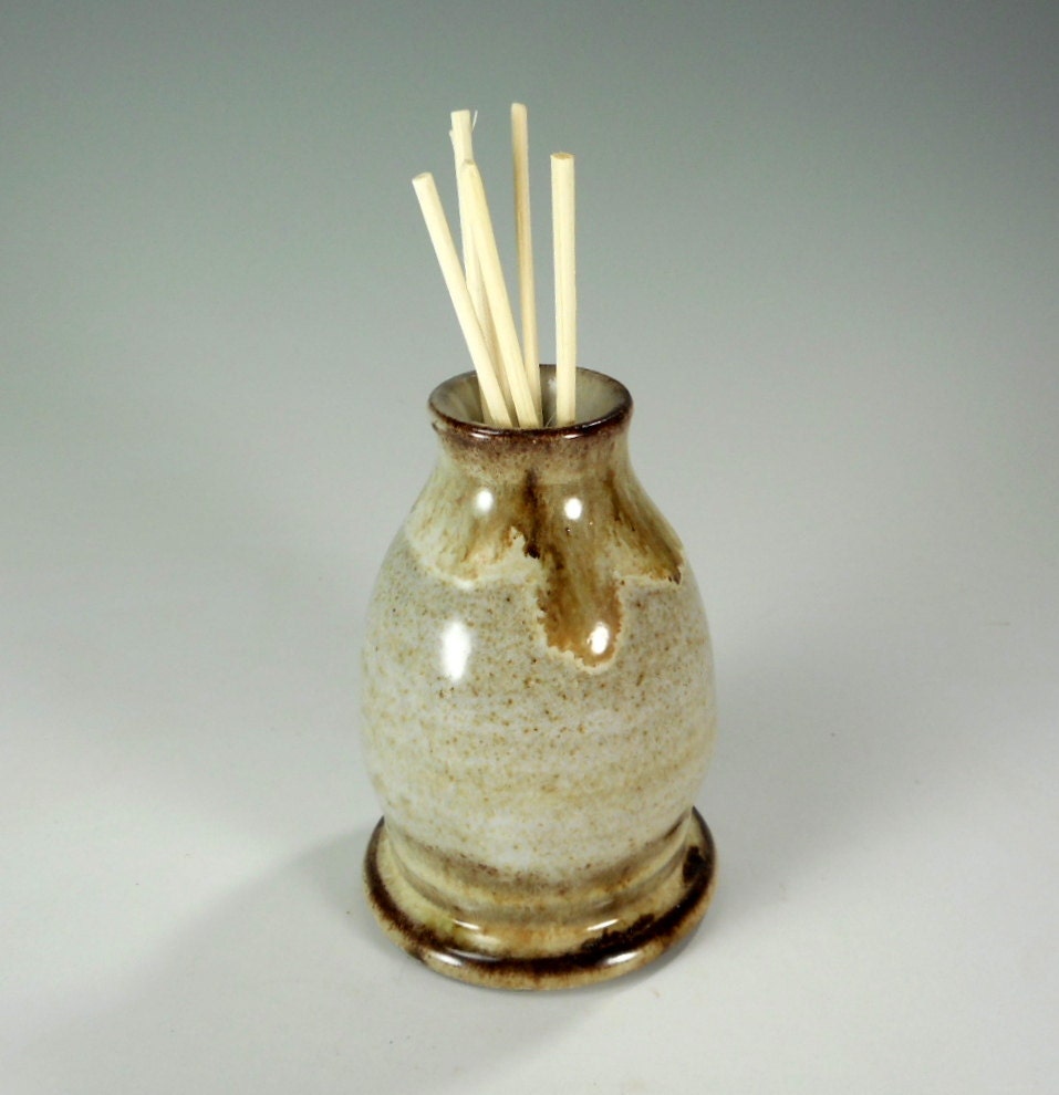 Pottery reed diffuser ceramic scented oil by WillowTreePottery