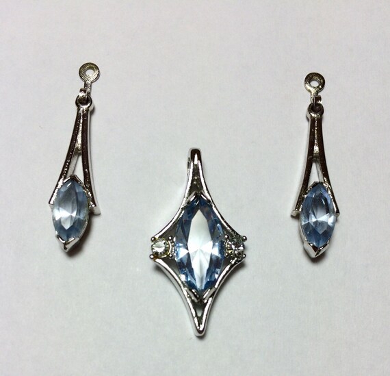 Vintage Jewelry Supplies Pendant and Earring by GlimmersinTime