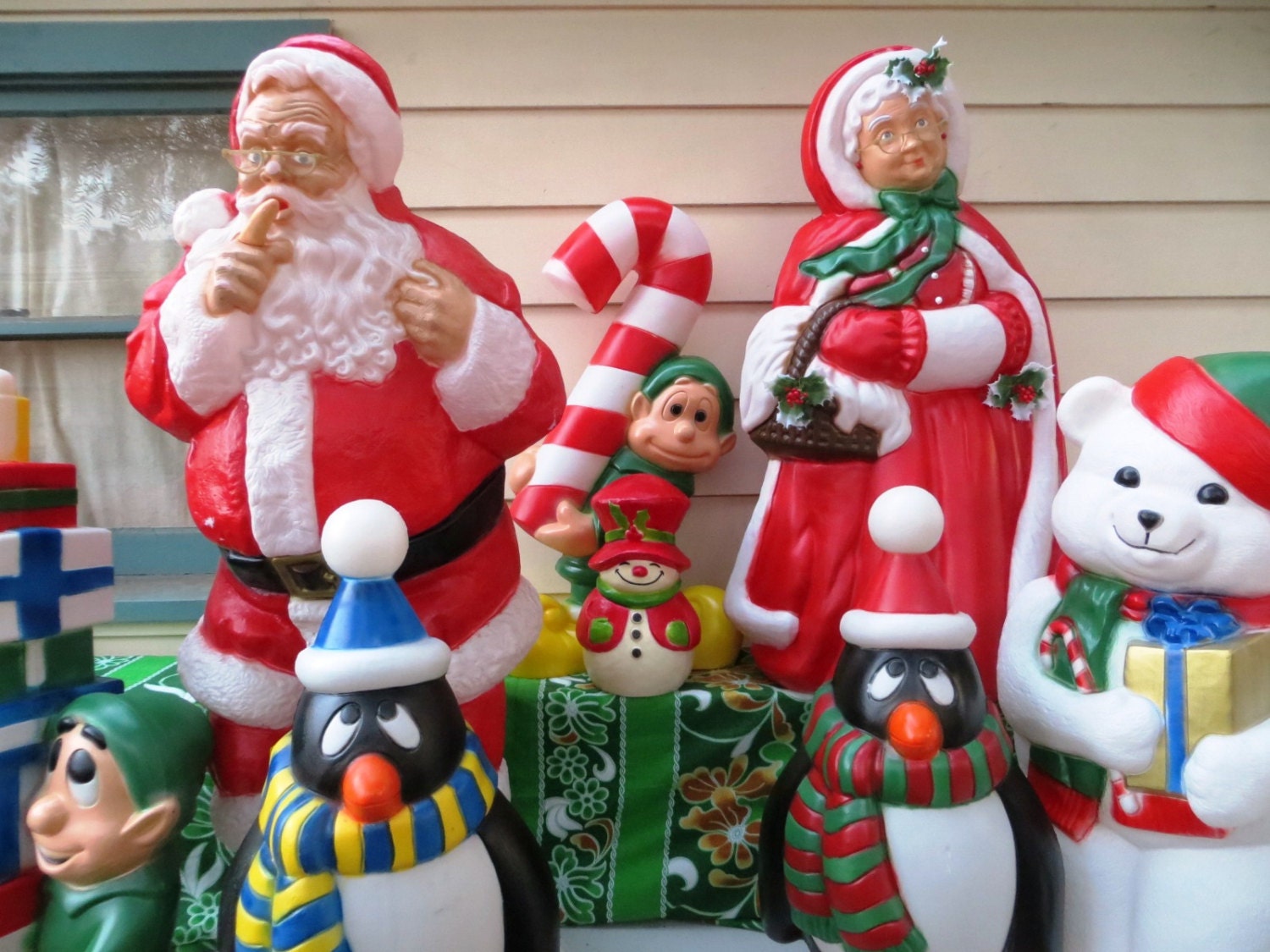 40 Mrs. Claus Christmas Blow Mold: Large Red Green