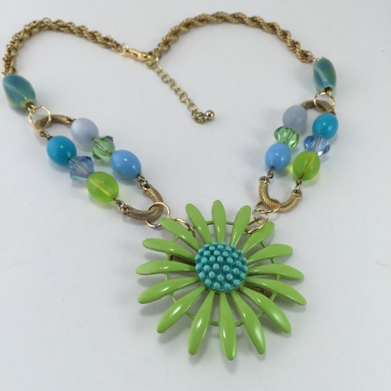 Lime green Turquoise Flower Necklace Vintage Jewelry Retro OOAK